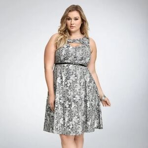 Torrid Floral Dress Size 18 Black White Cutout Neck Fit Flare